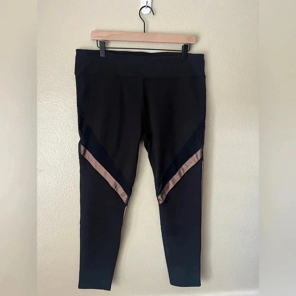 FABLETICS NWOT Brogan Metallicโ Leggings - Picture 3 of 7